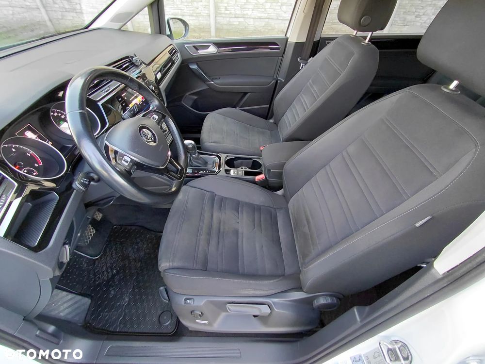 Volkswagen Touran - 36