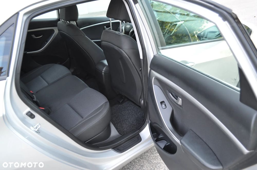 Hyundai i30 blue 1.4 Trend - 17
