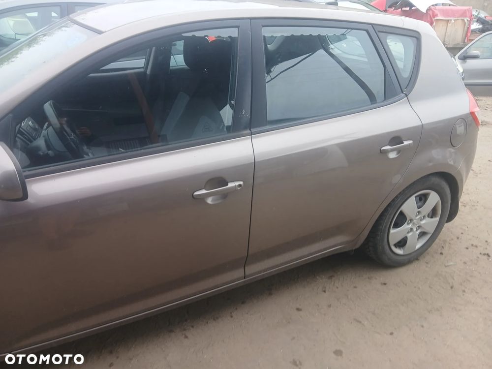 Kia Ceed lift 1.4 B 8Q HB maska pokrywa silnika klapa bagażnika zderzak lampa reflektor pas przedni stop lampy halogeny przeciwmgłowe odblaski grill atrapa znaczek błotnik błotniki drzwi zbiornik - 5