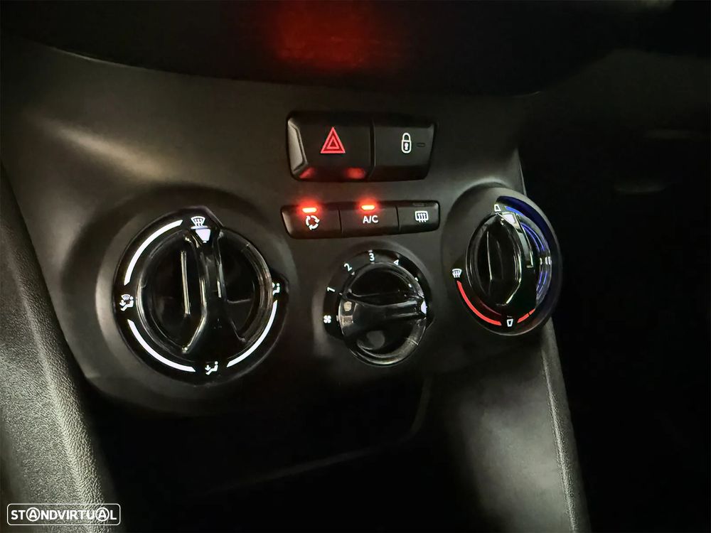 Peugeot 208 1.2 VTi SE Style - 14
