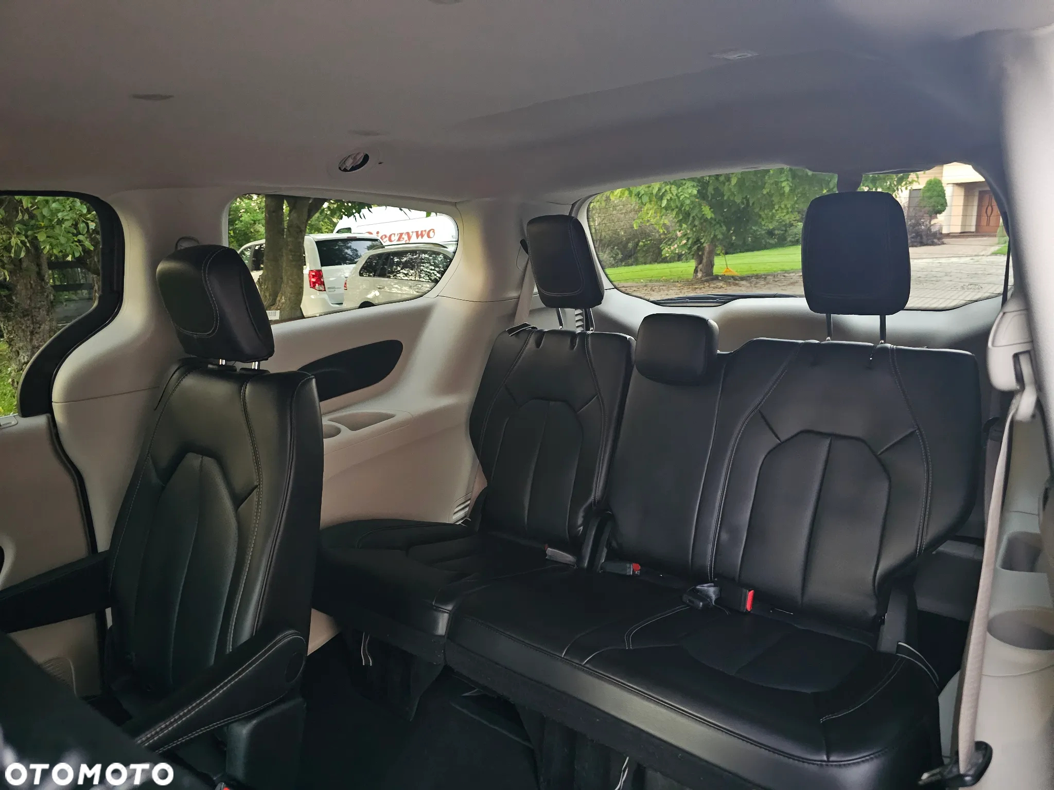 Chrysler Pacifica - 15