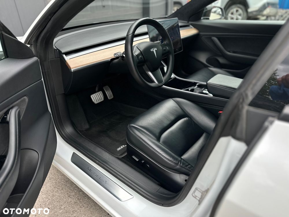 Tesla Model 3 - 11