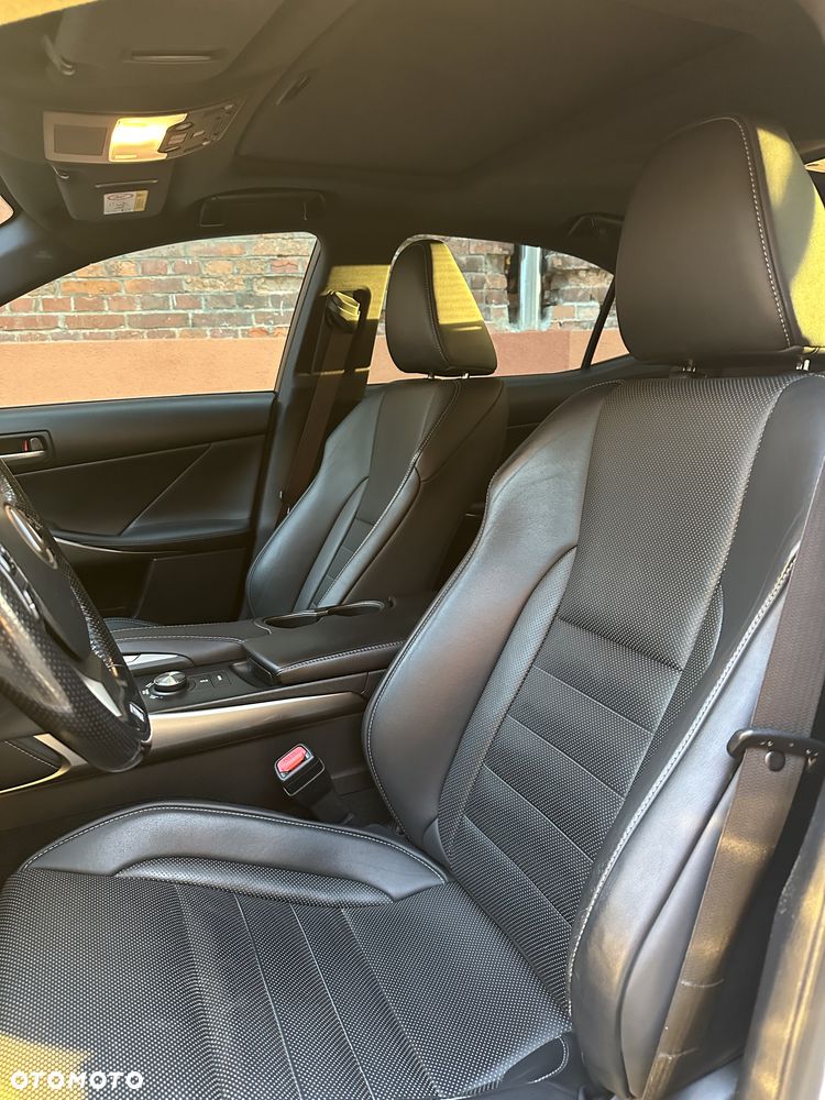 Lexus IS 200t F Sport - 10