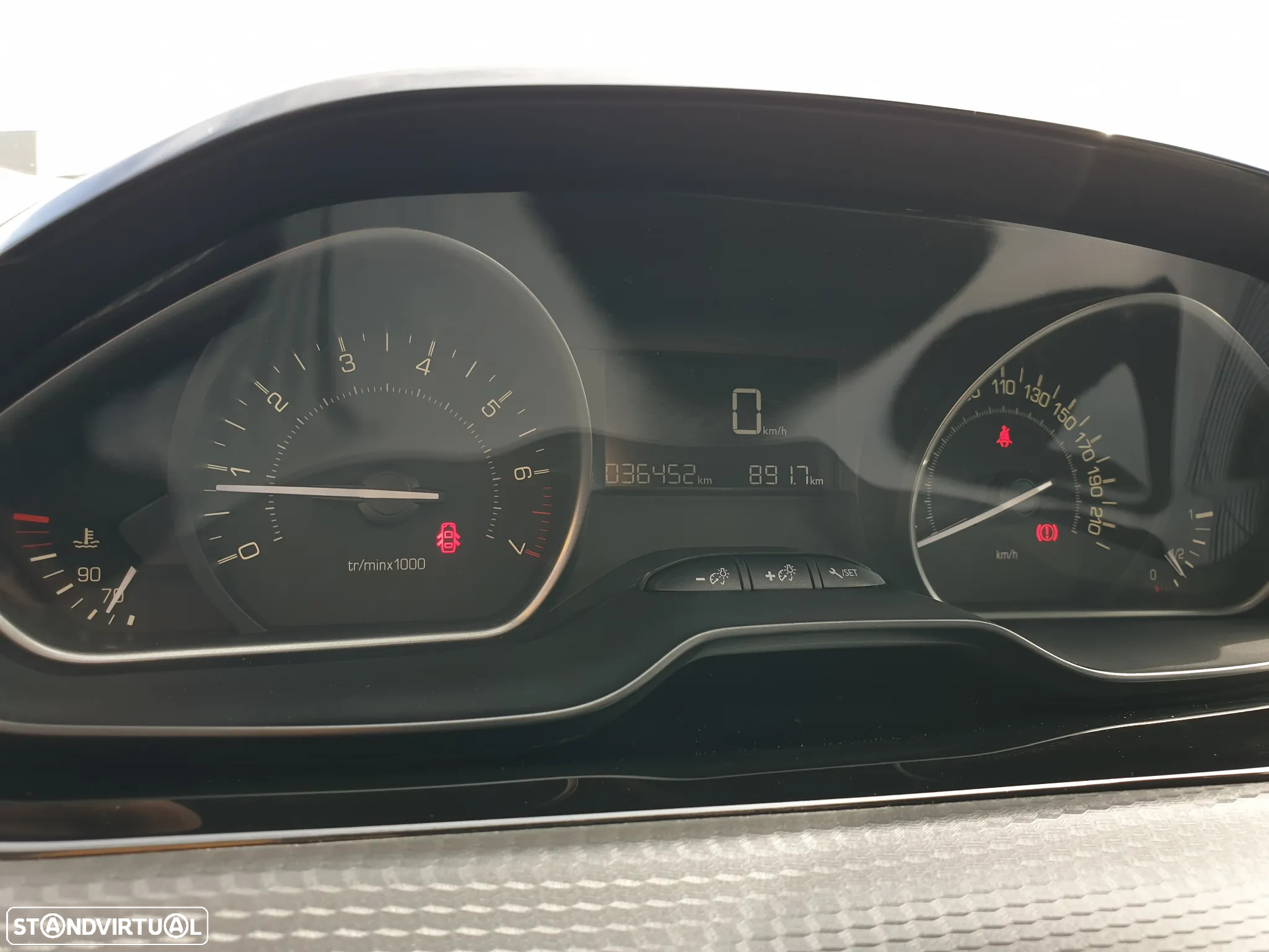 Peugeot 2008 1.2 PureTech Signature - 24