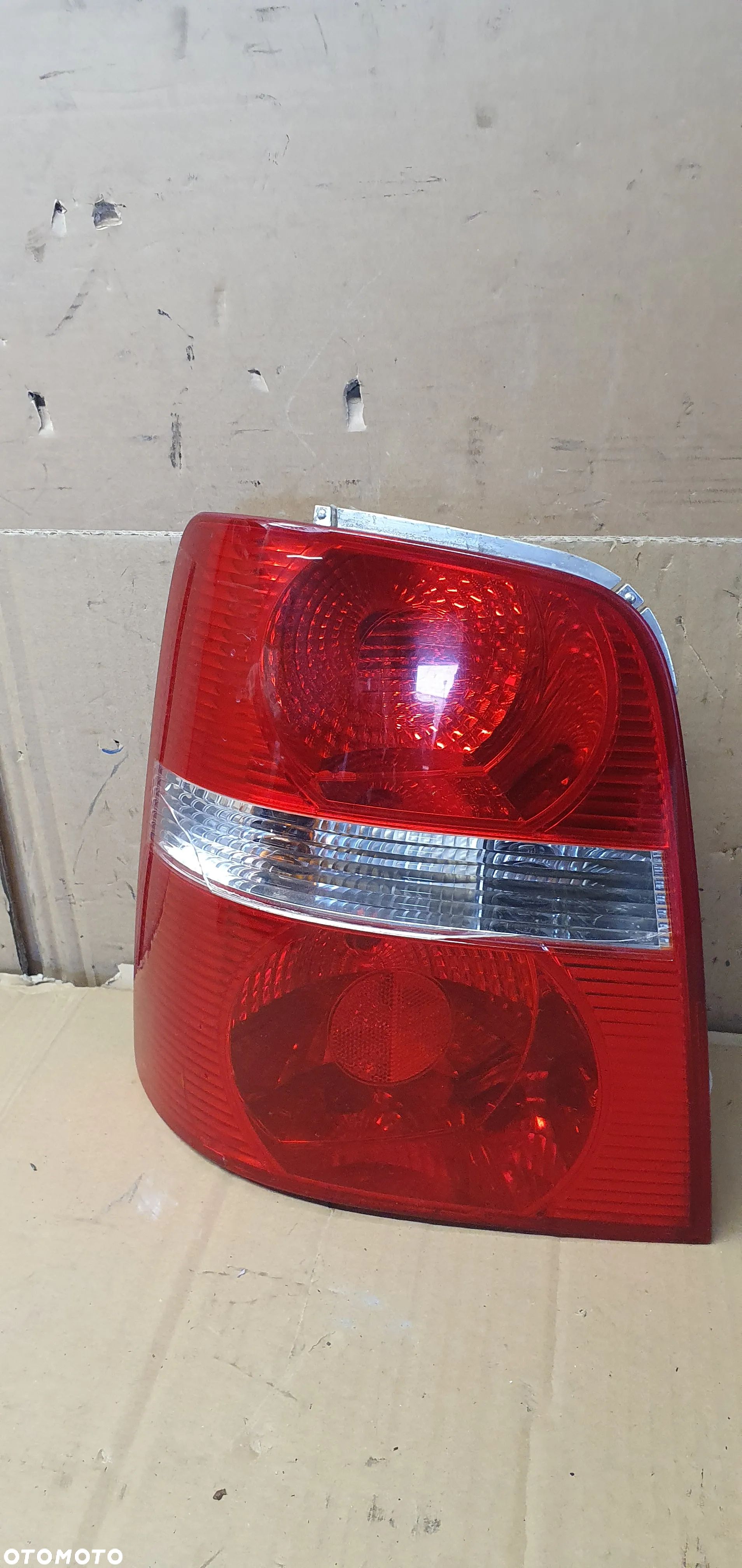 Lampa lewy tył tylna lewa VW Touran 1T0945095C 1T0945111B - 1