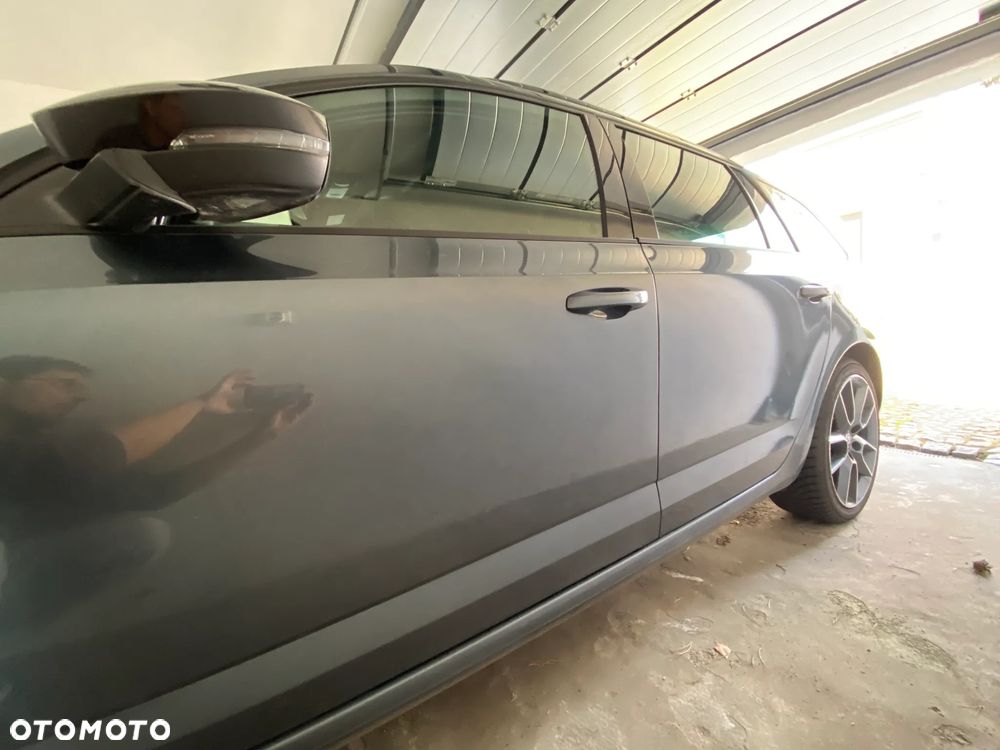 Skoda Octavia 2.0 TDI DSG RS - 9