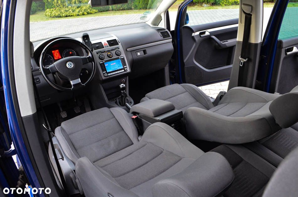 Volkswagen Touran 2.0 TDI DPF Highline - 23