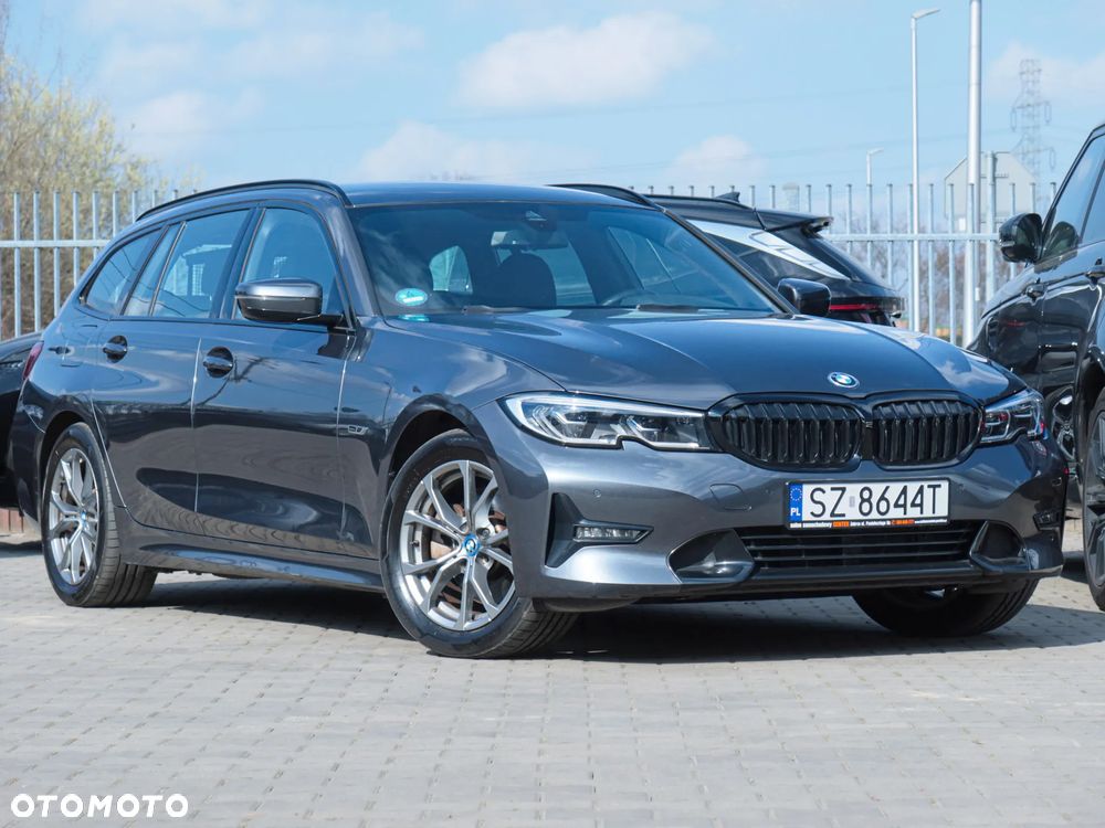 BMW Seria 3 330e Sport Line - 38