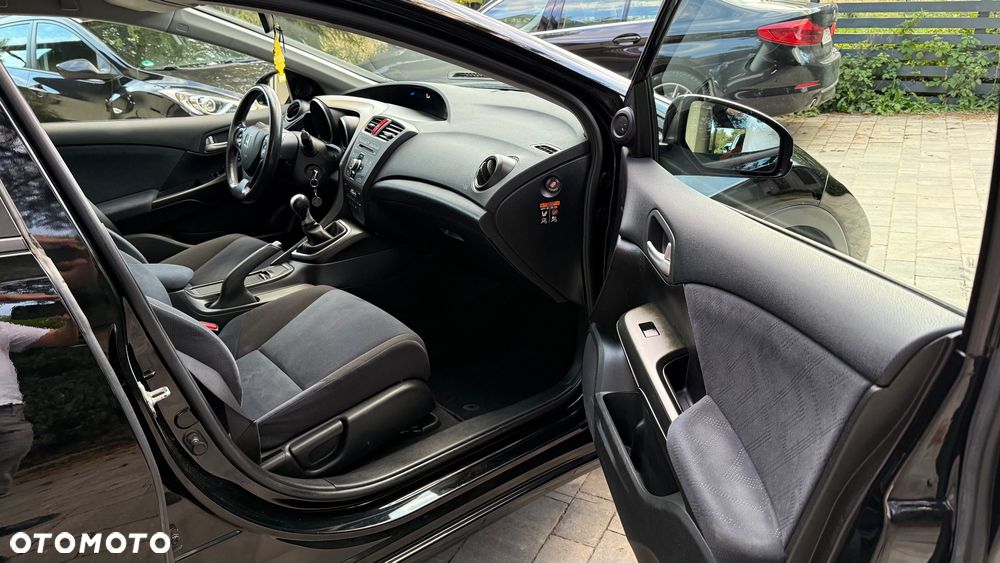 Honda Civic 1.8 i-VTEC Comfort Black Edition - 32
