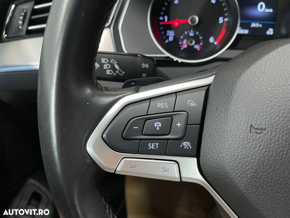 Volkswagen Passat 2.0 TDI DSG Highline - 23