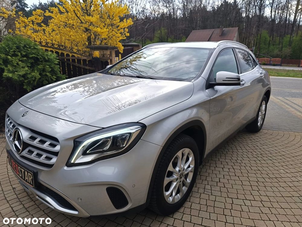 Mercedes-Benz GLA 180 Urban - 24