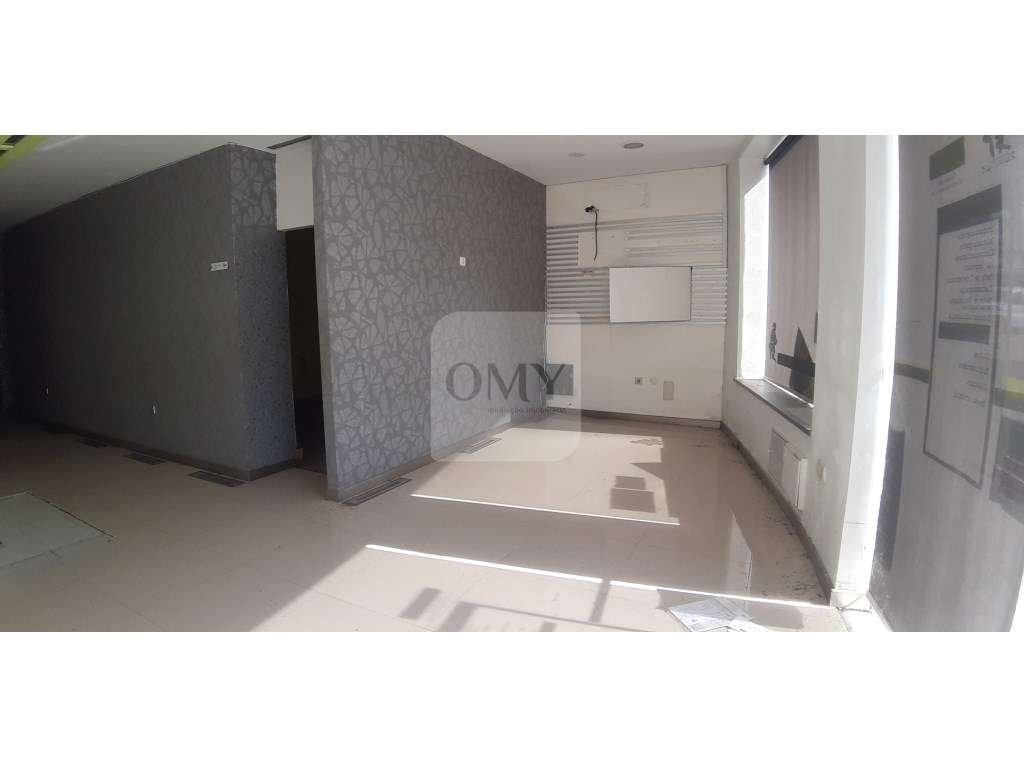 Retoma Bancária | Loja no Centro da Cidade de Valpaços - Grande imagem: 2/27