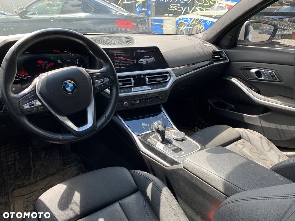 BMW Seria 3 330i xDrive - 18