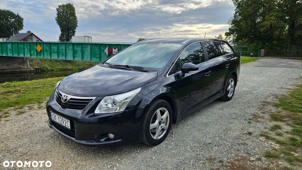 Toyota Avensis 2011 photo 2