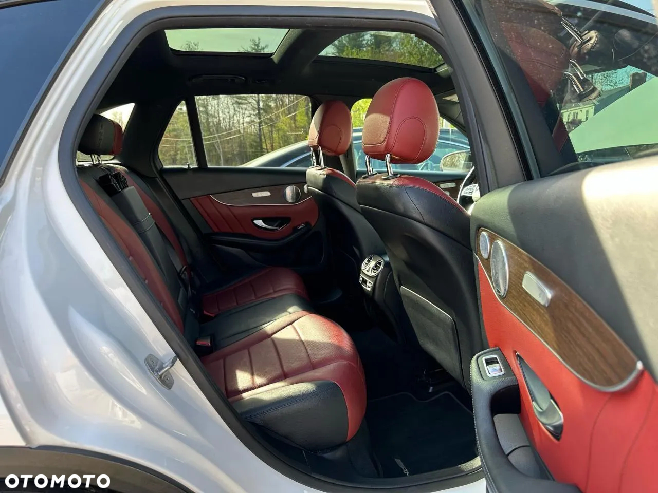 Mercedes-Benz GLC 300 4Matic 9G-TRONIC Exclusive - 6
