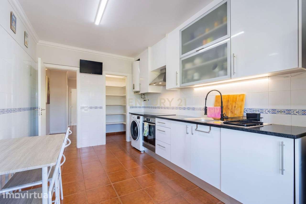 Apartamento T2 Remodelado | Pataias | Garagem e Sótão - Grande imagem: 2/26
