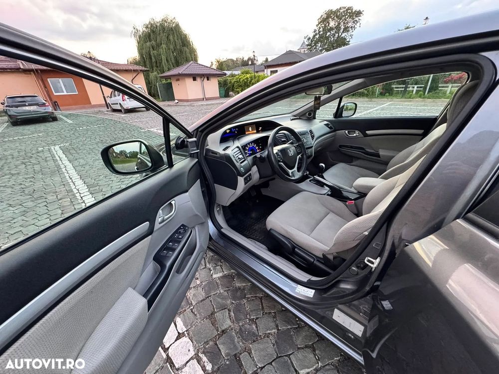 Honda Civic 1.8 MT ES - 9