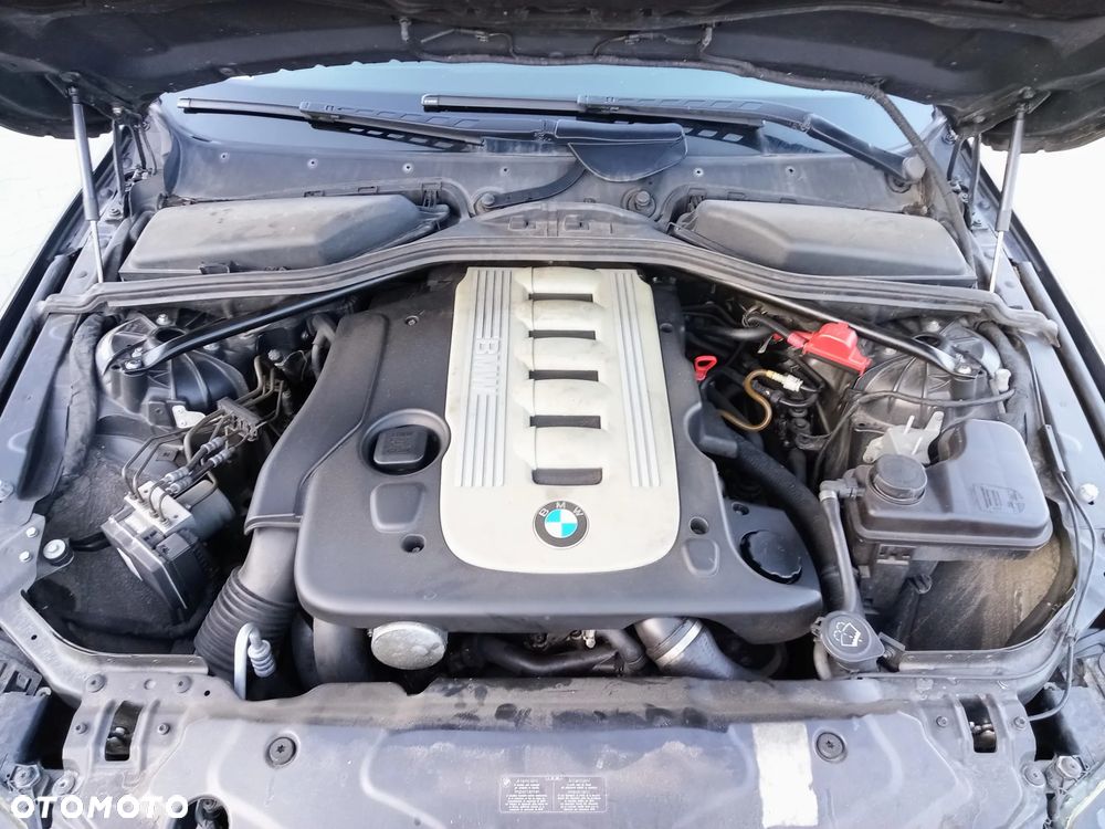 BMW Seria 5 525d - 17