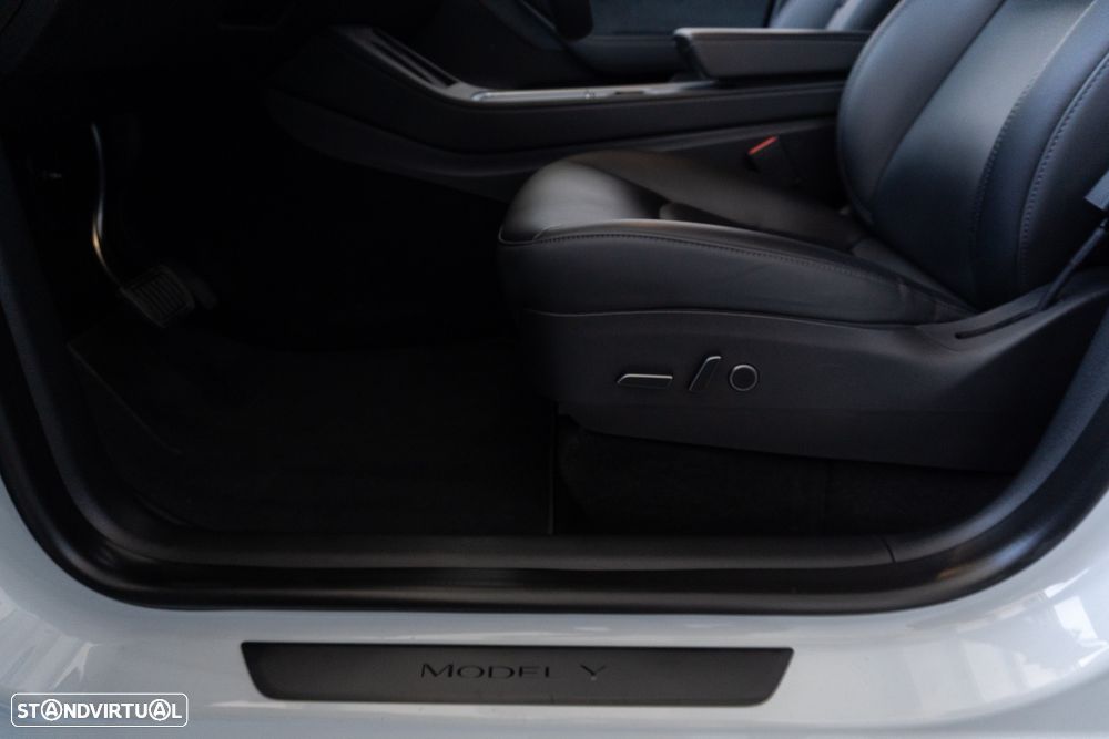 Tesla Model Y RWD - 13
