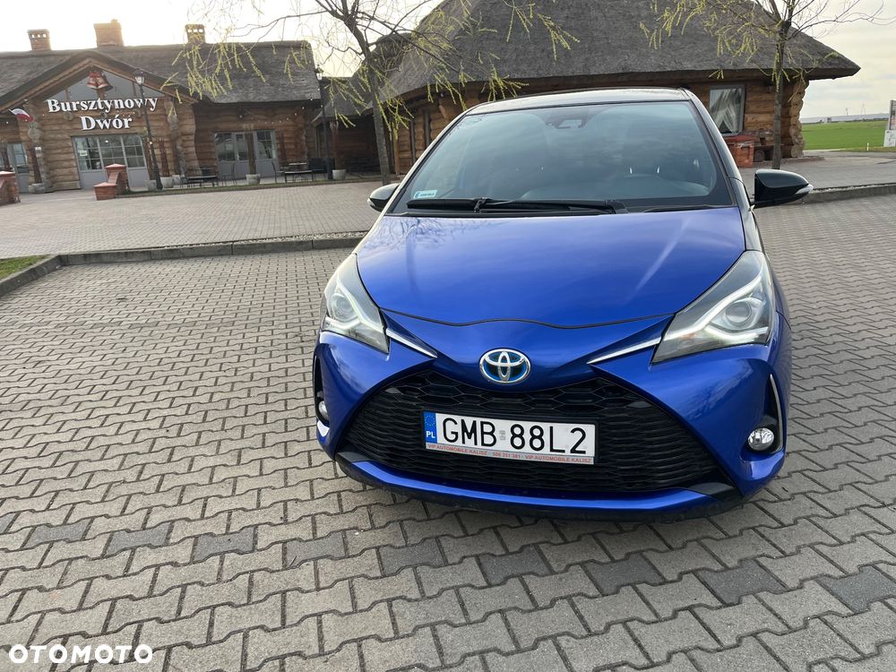 Toyota Yaris Hybrid 100 Selection - 33