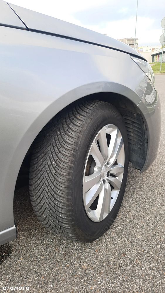 Peugeot 308 1.2 PureTech GPF Active S&S EAT8 - 8