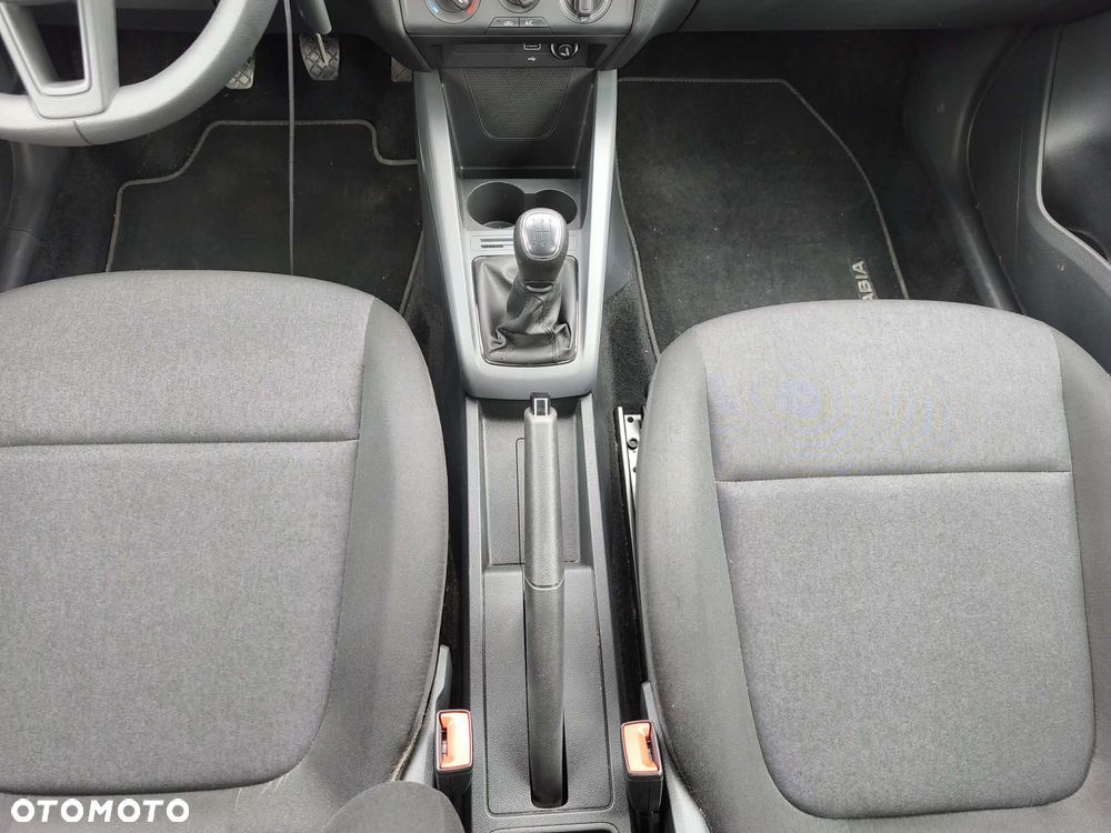 Skoda Fabia 1.0 MPI Active - 28