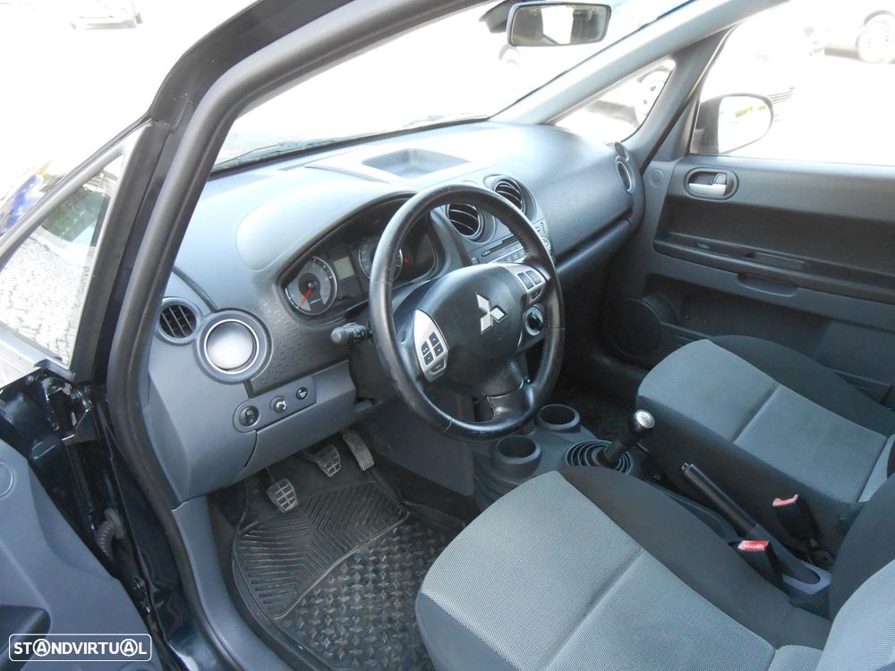 Mitsubishi Colt - 12