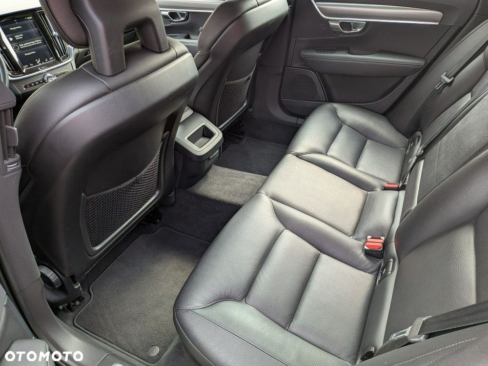 Volvo V90 D5 SCR AWD Momentum Pro - 22