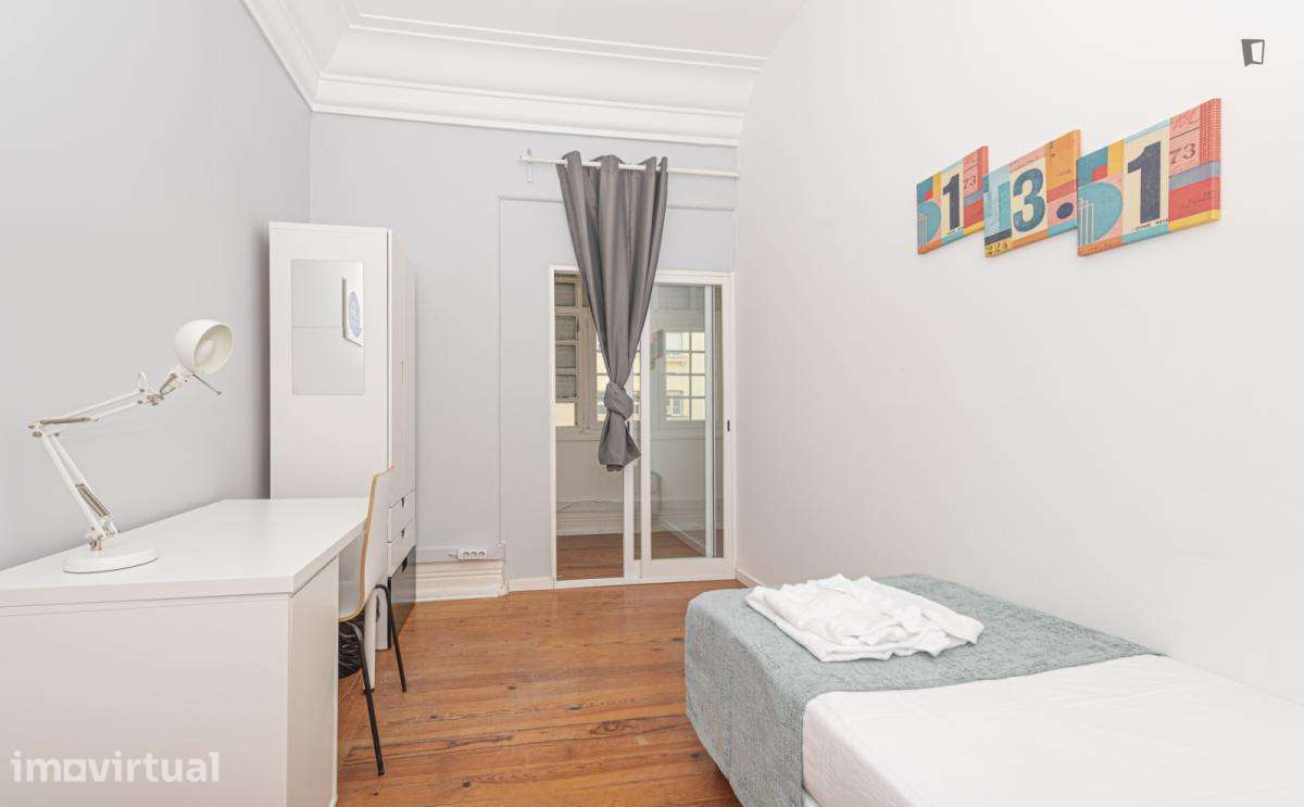 Quarto - localizado em Marquês de Pombal Lisbon - Grande imagem: 4/20