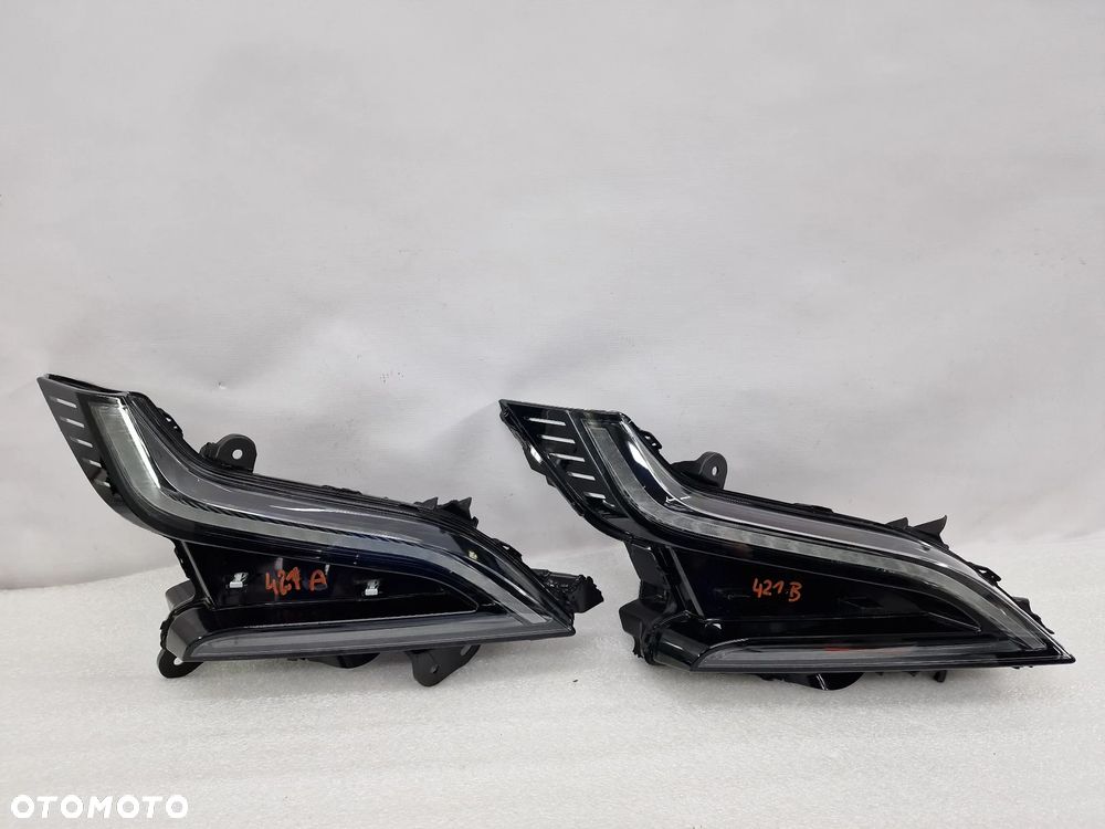 RENAULT MEGANE IV 4 E-TECH E TECH 21- PRAWY HALOGEN / LED / DRL , NR 266009007R / 266009083R , NR AUKCJI LA421 - 1
