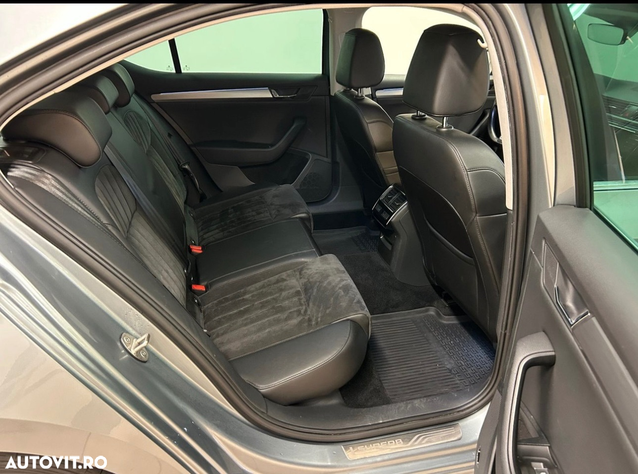 Skoda Superb 2.0 TDI 4x4 DSG Premium Edition - 6
