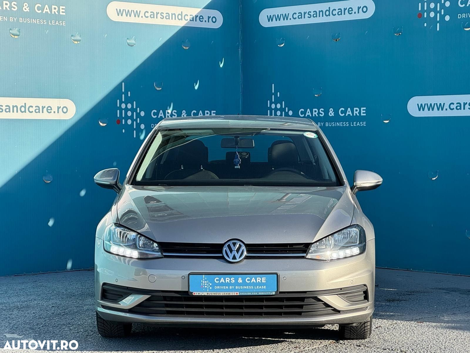 Volkswagen Golf - 2