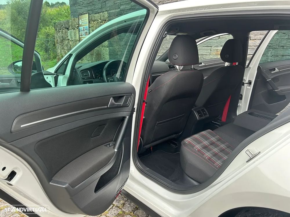 VW Golf 2.0 TSI GTI DSG Performance - 15