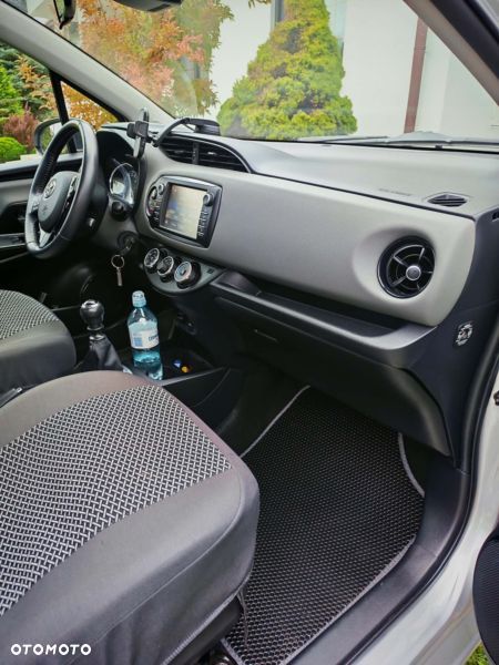 Toyota Yaris 2017 photo 5