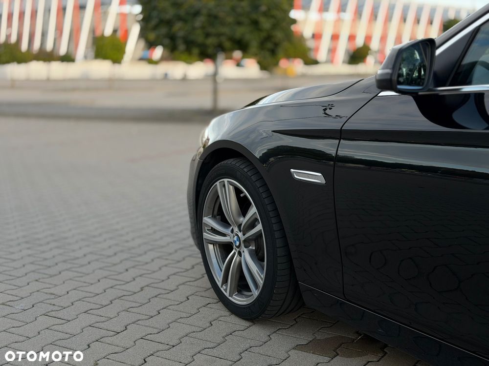 BMW Seria 5 528i xDrive - 7