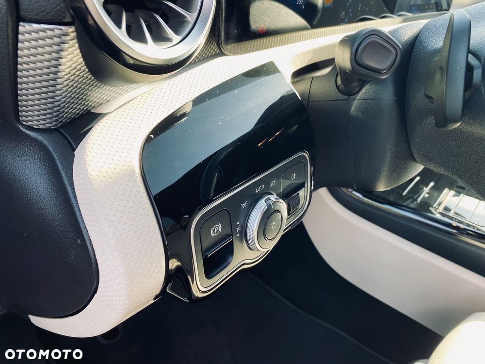 Mercedes-Benz CLA 200 d 8G-DCT Special Edition - 30