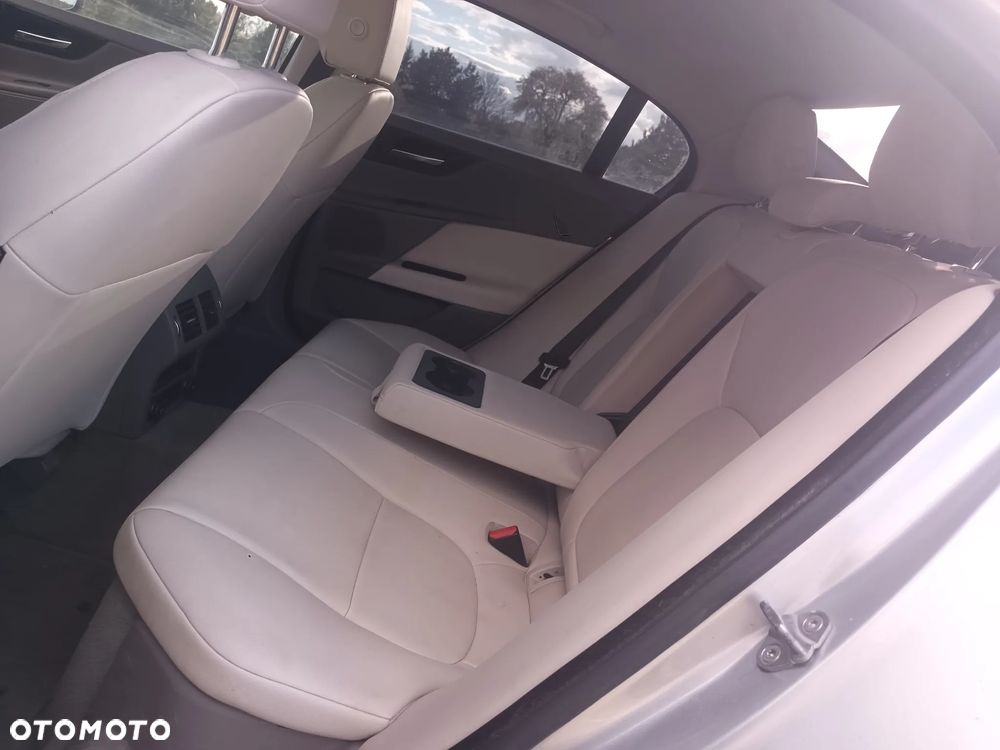 Jaguar XE 2.0 P300 AWD SE - 19