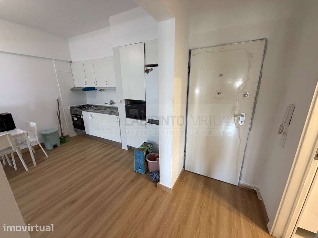 Vende-se T1 remodelado e perto da praia e CP, em Paço d'Arcos - Grande imagem: 4/10