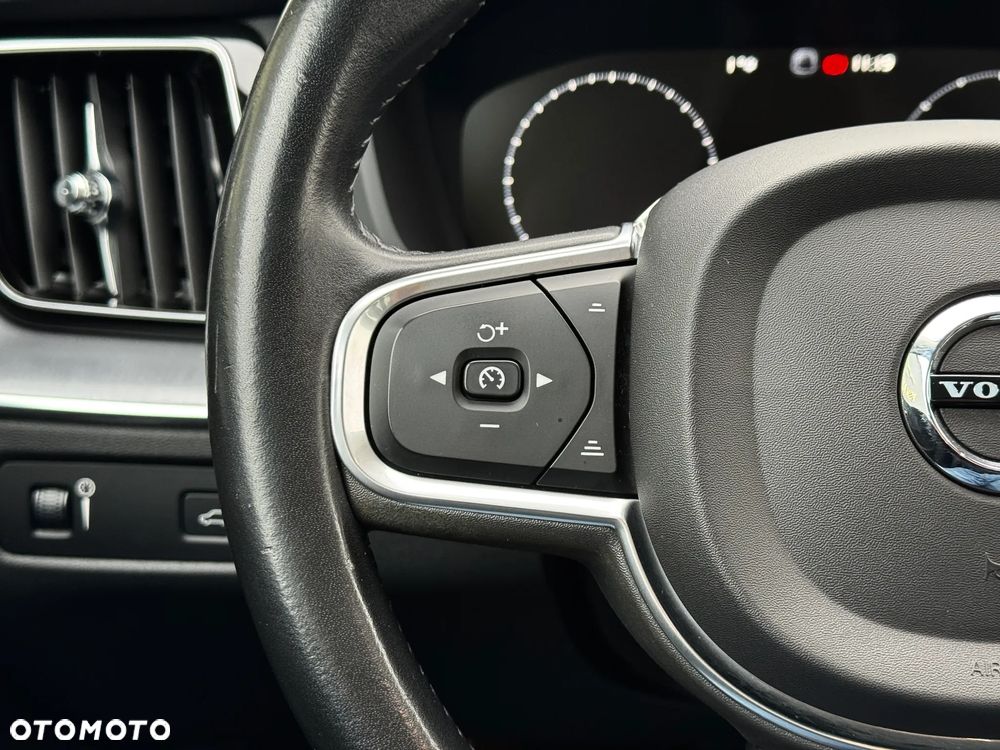 Volvo XC 60 D4 Momentum Pro - 12