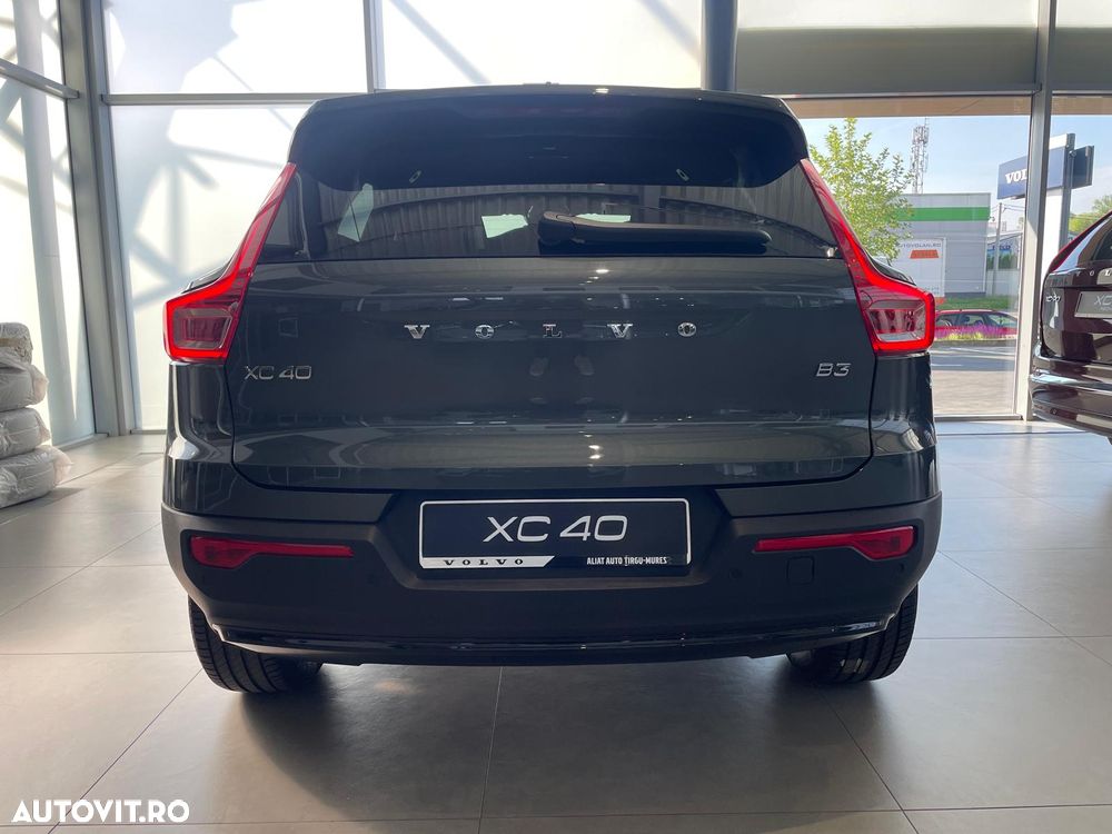 Volvo XC 40 B3 AT FWD MHEV Plus Dark - 6