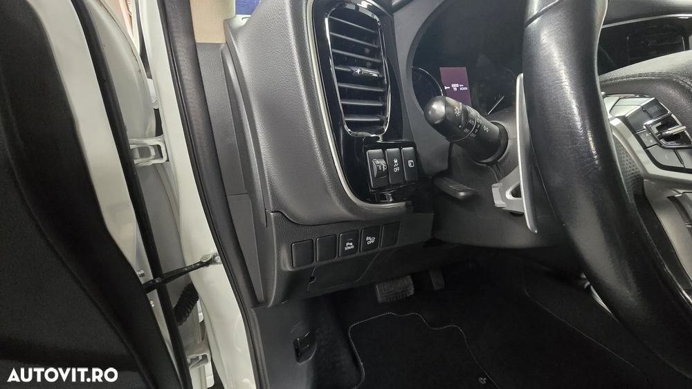 Mitsubishi Outlander PHEV 2.4 L 4X4 Intense - 8