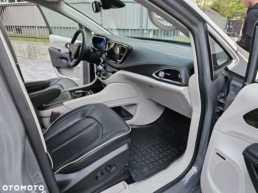 Chrysler Pacifica - 25