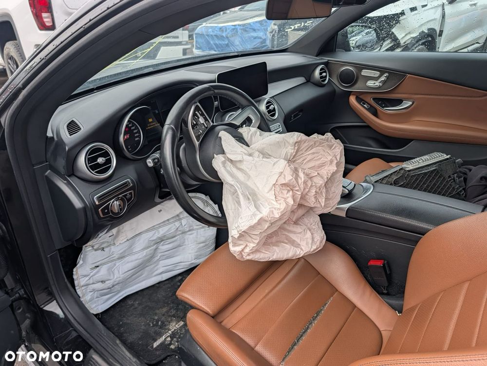 Mercedes-Benz Klasa C 300 4Matic 9G-TRONIC AMG Line - 9