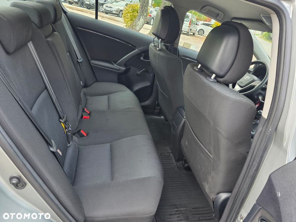 Toyota Avensis - 23