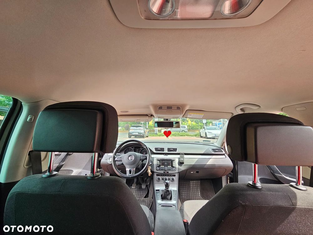 Volkswagen Passat - 8