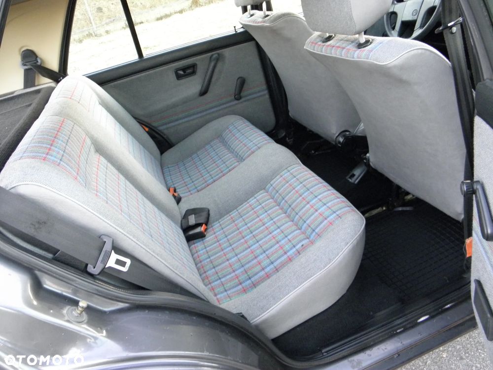Volkswagen Golf 1.6 CL - 34