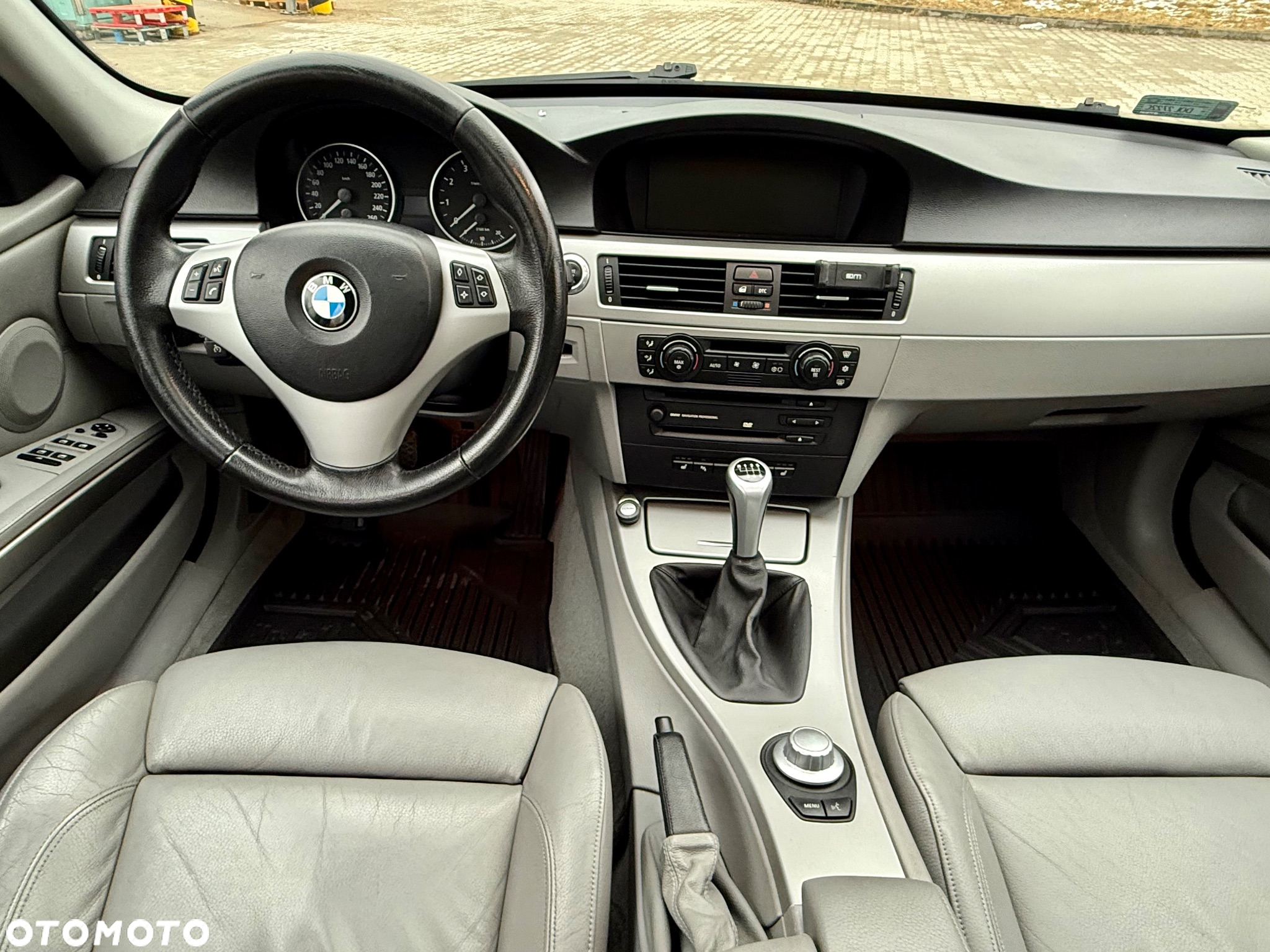 BMW Seria 3 325xi - 32