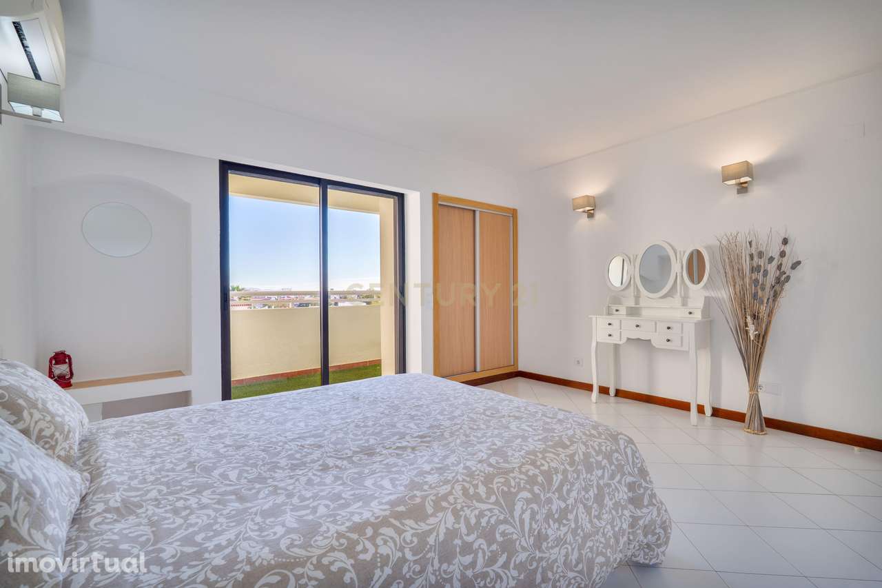 À venda – Apartamento duplex T3 com vista mar – Centro de Albufeira - Grande imagem: 5/41