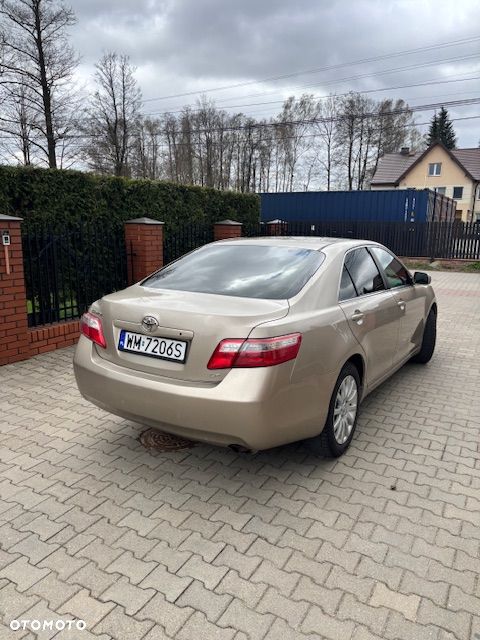 Toyota Camry - 17