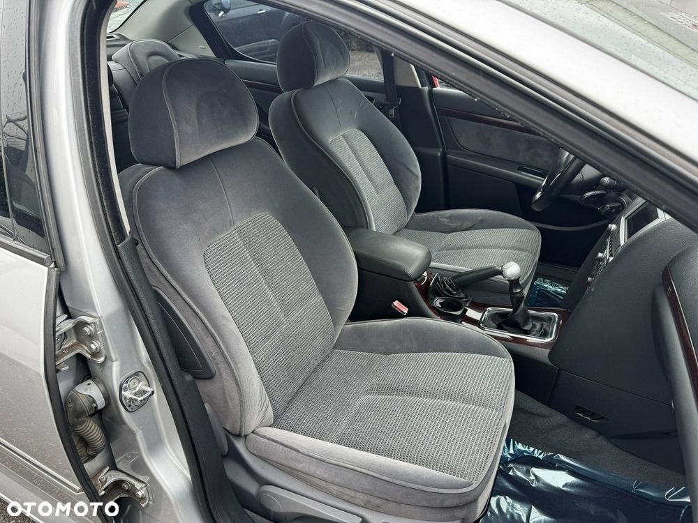 Peugeot 407 - 12